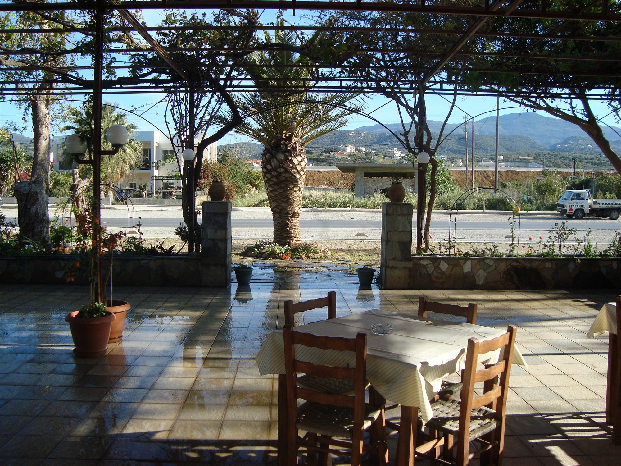 Athina 2* Rethymno (Crete)