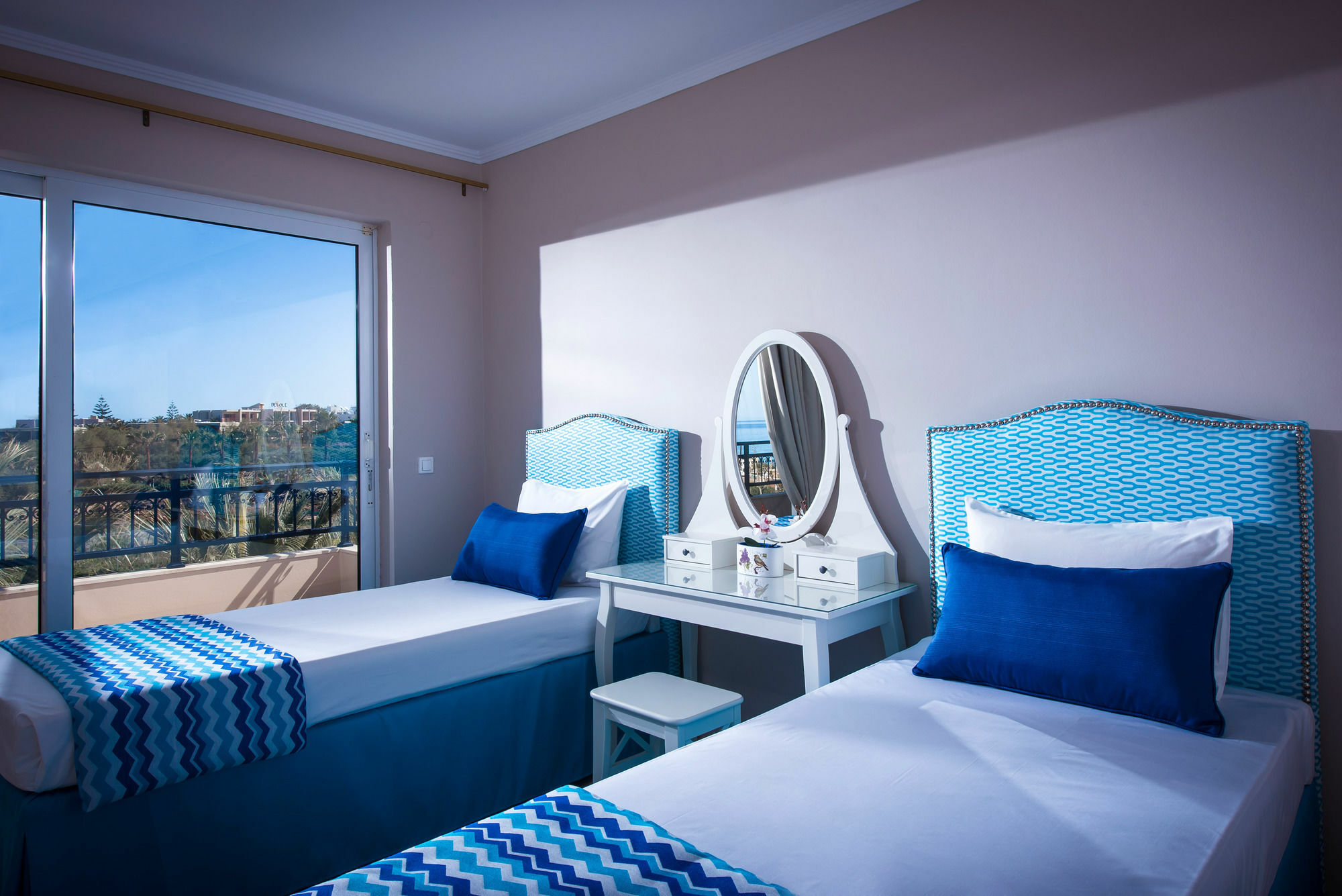Ammos Boutique Apartments & Suites Hotel
