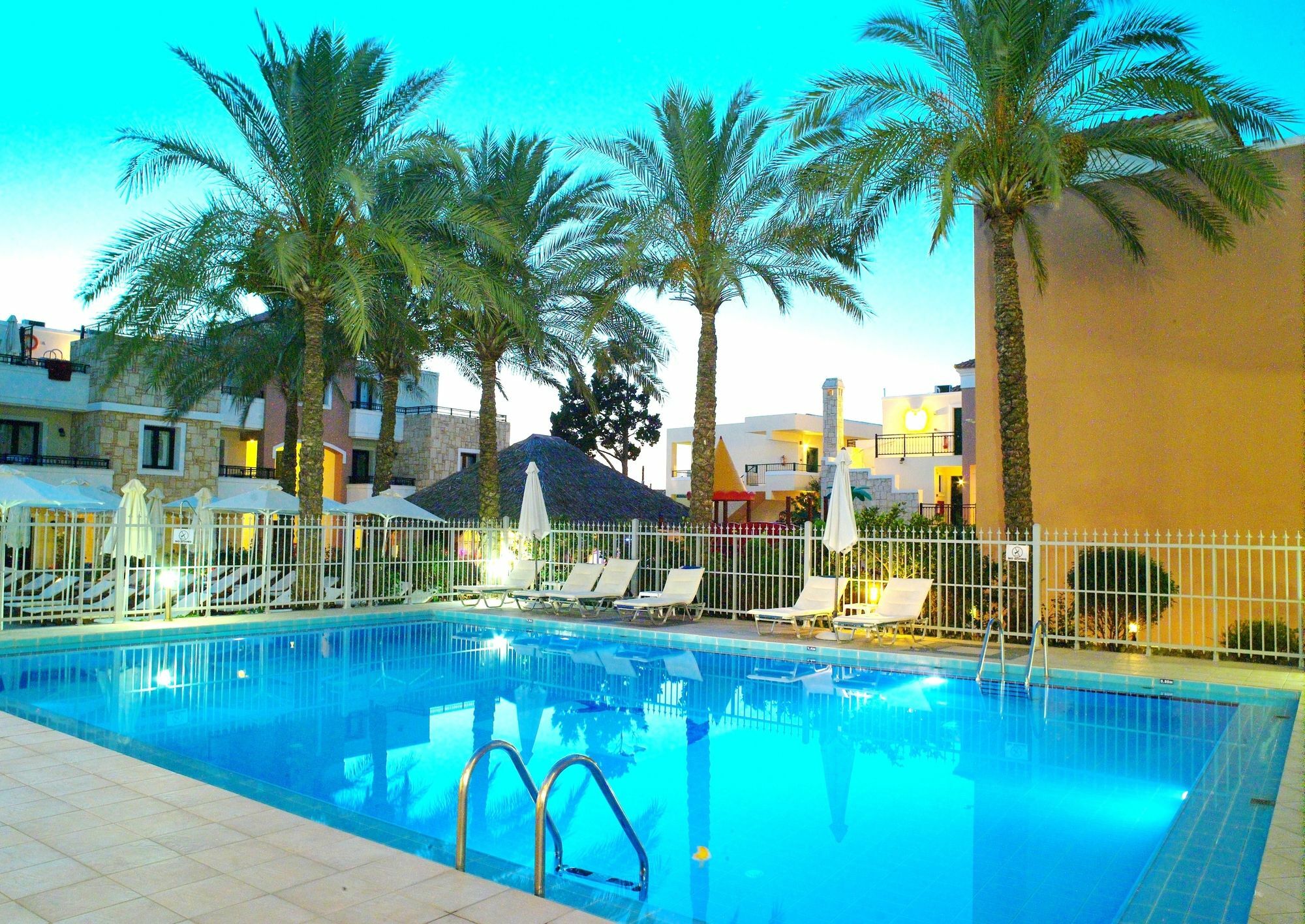 Kallitsakis Aparthotel 3*