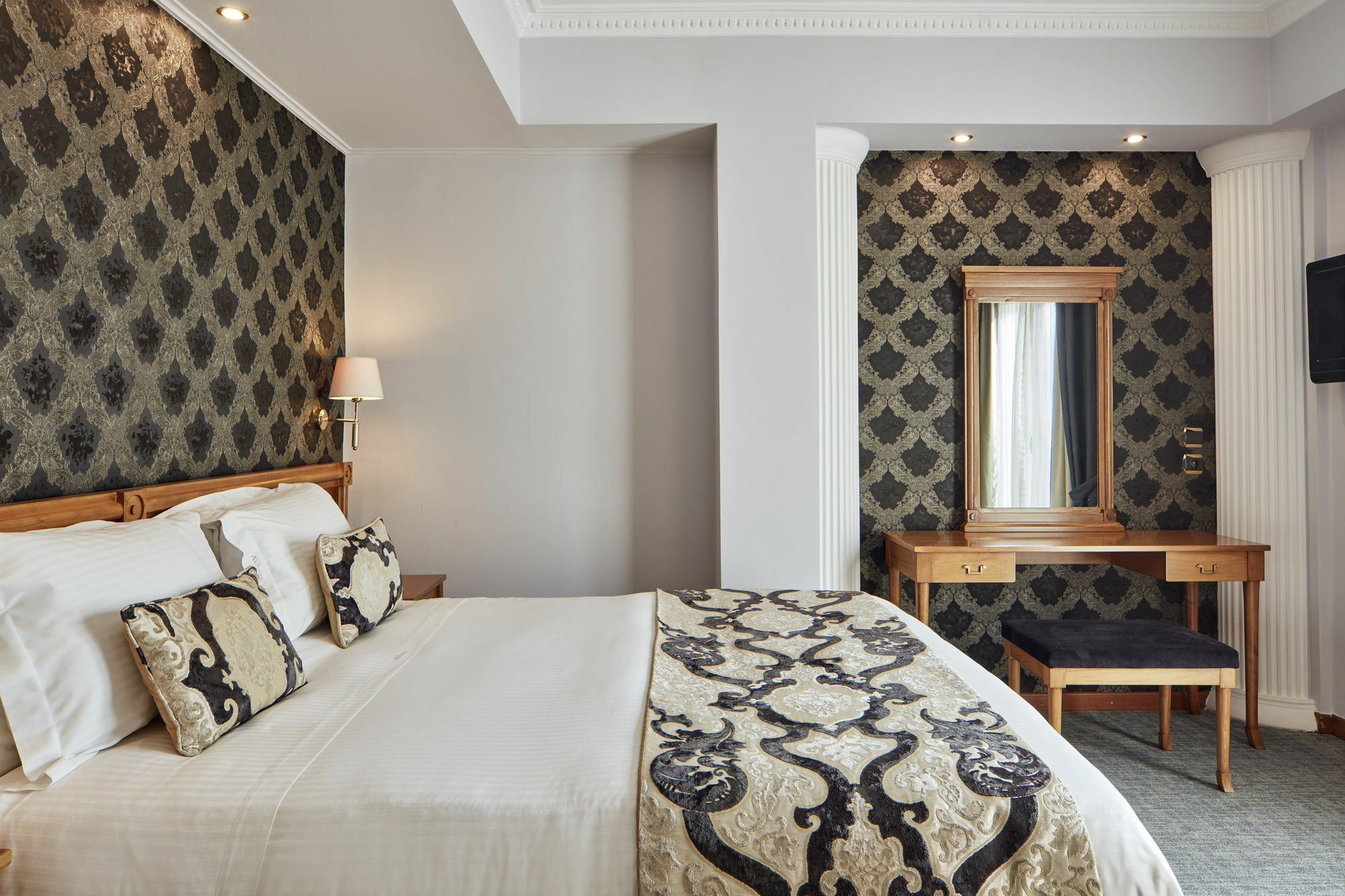 Hotel Ava And