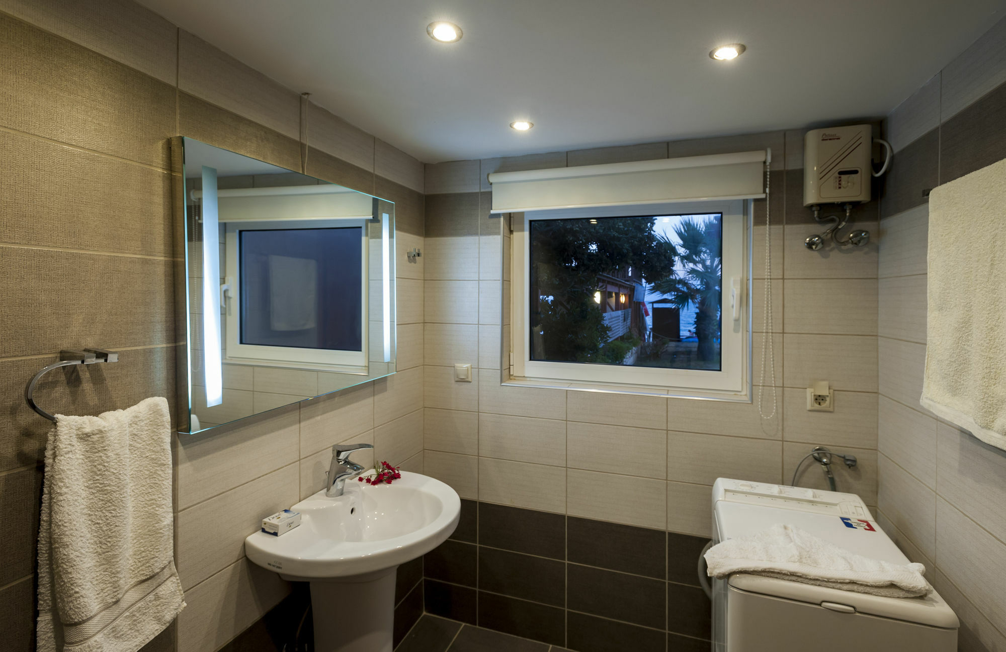 Villa Sea Front Suites, Maisonettes & Apartments