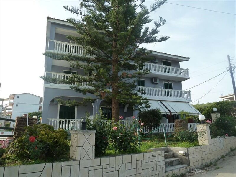 Amarylis Beachfront Studios * Amoudi