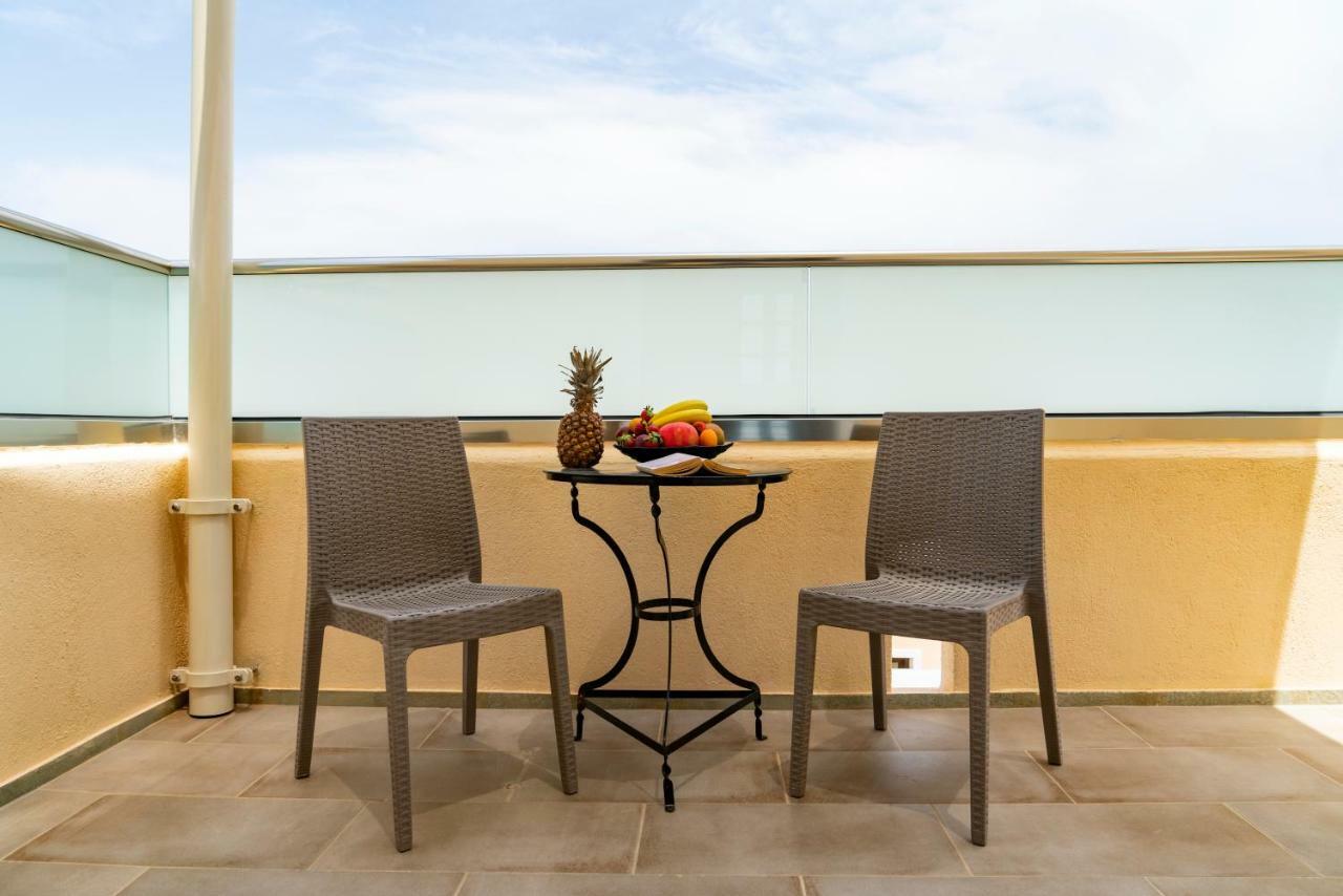 Hotel Smaragdi Perivolos (Santorini)