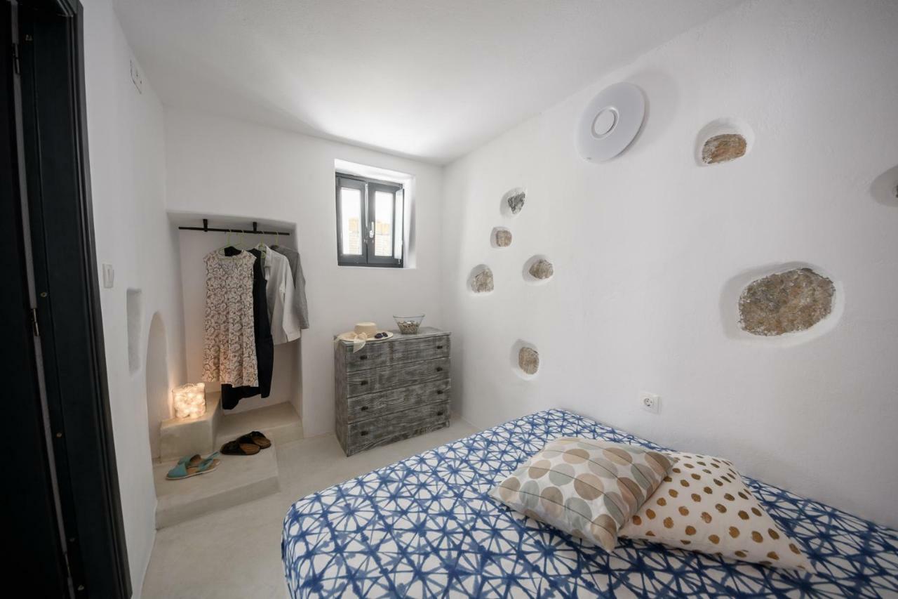 The Luna * Emporio (Santorini)