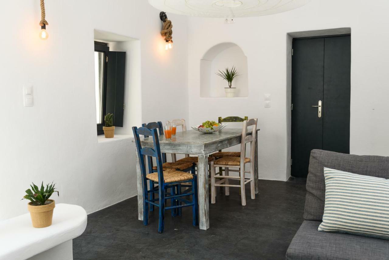The Luna * Emporio (Santorini)