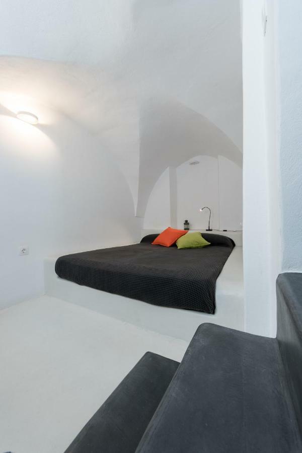 The Luna * Emporio (Santorini)