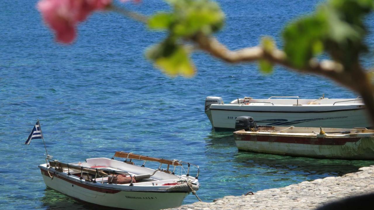 Taverna Akrogiali Loutro