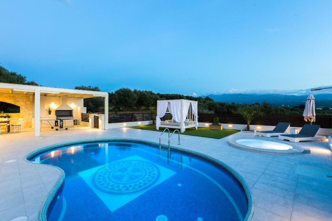 Caramel Villa, With 40m2 Pool & Whirlpool, By Thinkvilla *