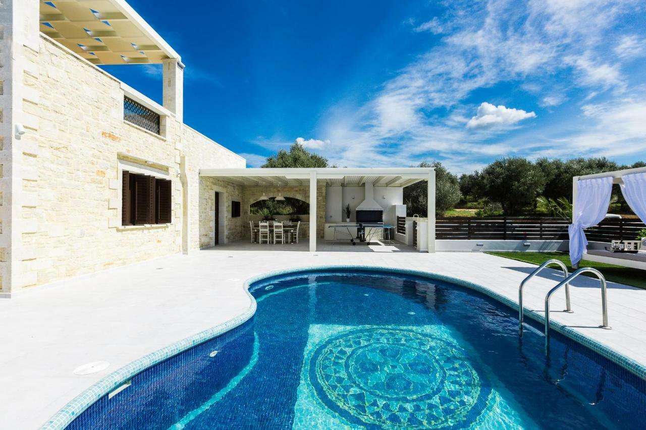 Caramel Villa, With 40m2 Pool & Whirlpool, By Thinkvilla