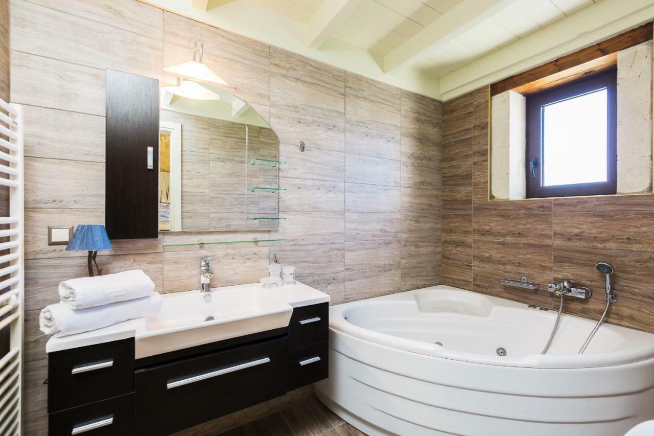 Caramel Villa, With 40m2 Pool & Whirlpool, By Thinkvilla Villa