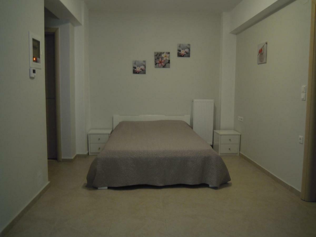 Apartment Petaloudes 2