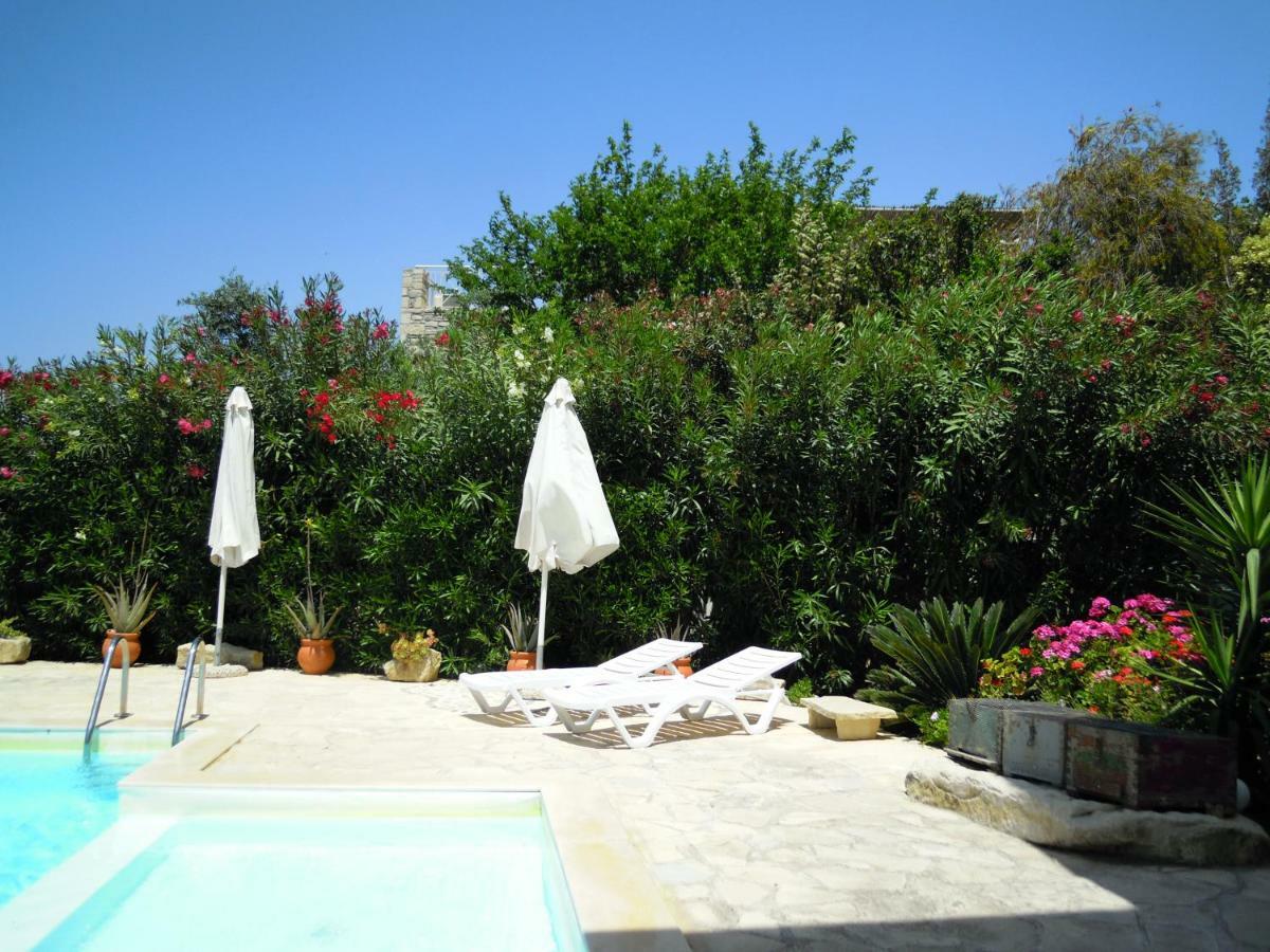 Petaloudes 2 Apartment