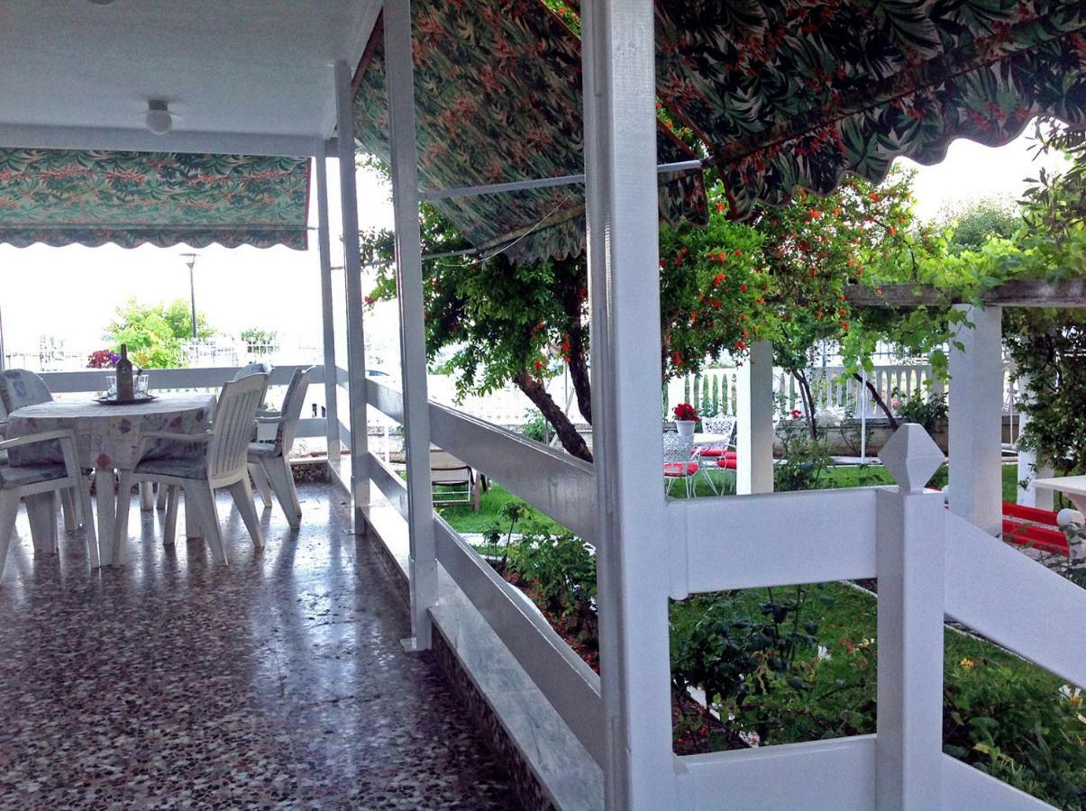 Fofo - Beautiful Sea Front With 650m2 Garden Villa