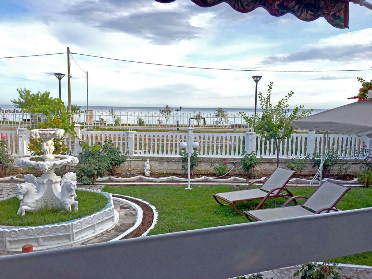 Fofo - Beautiful Sea Front With 650m2 Garden Nea Kallikrateia