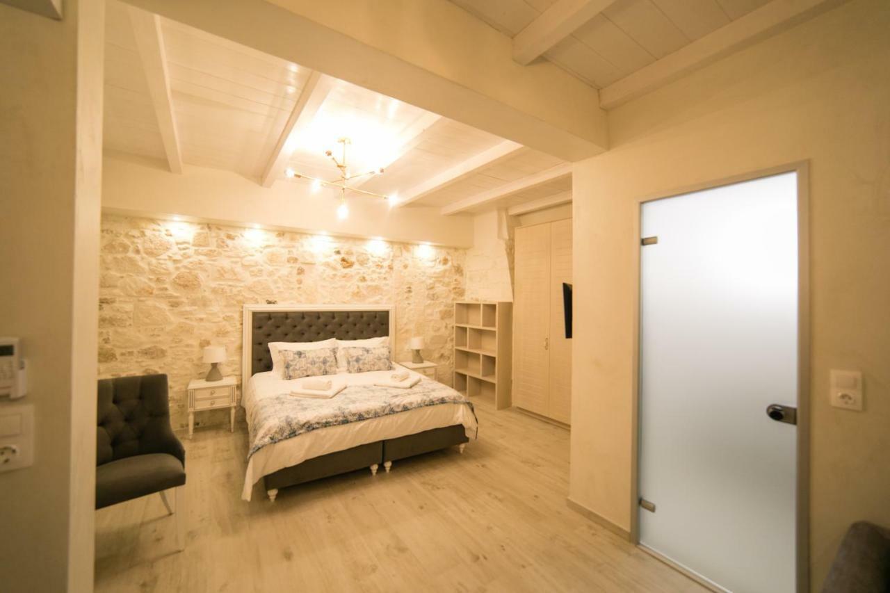 Jacuzzi In The Heart Of Oldtown Apartment