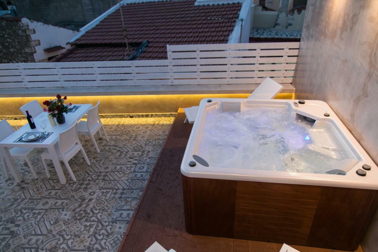 Jacuzzi In The Heart Of Oldtown