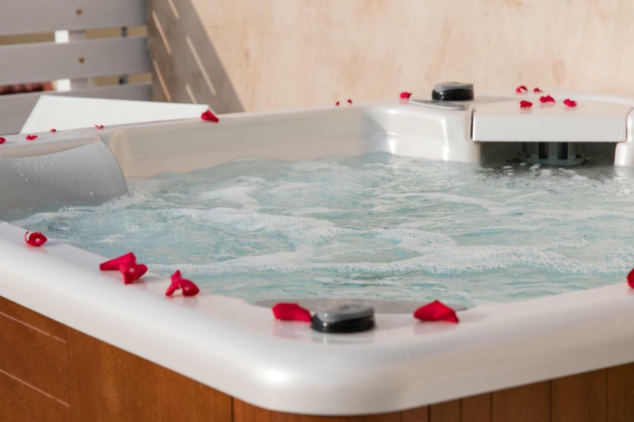 Jacuzzi In The Heart Of Oldtown