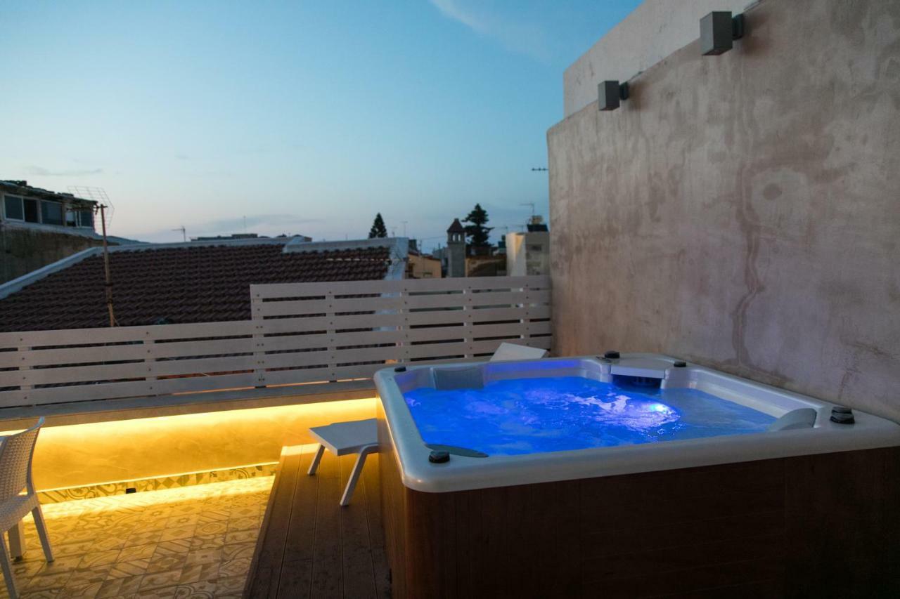 Jacuzzi In The Heart Of Oldtown Apartment
