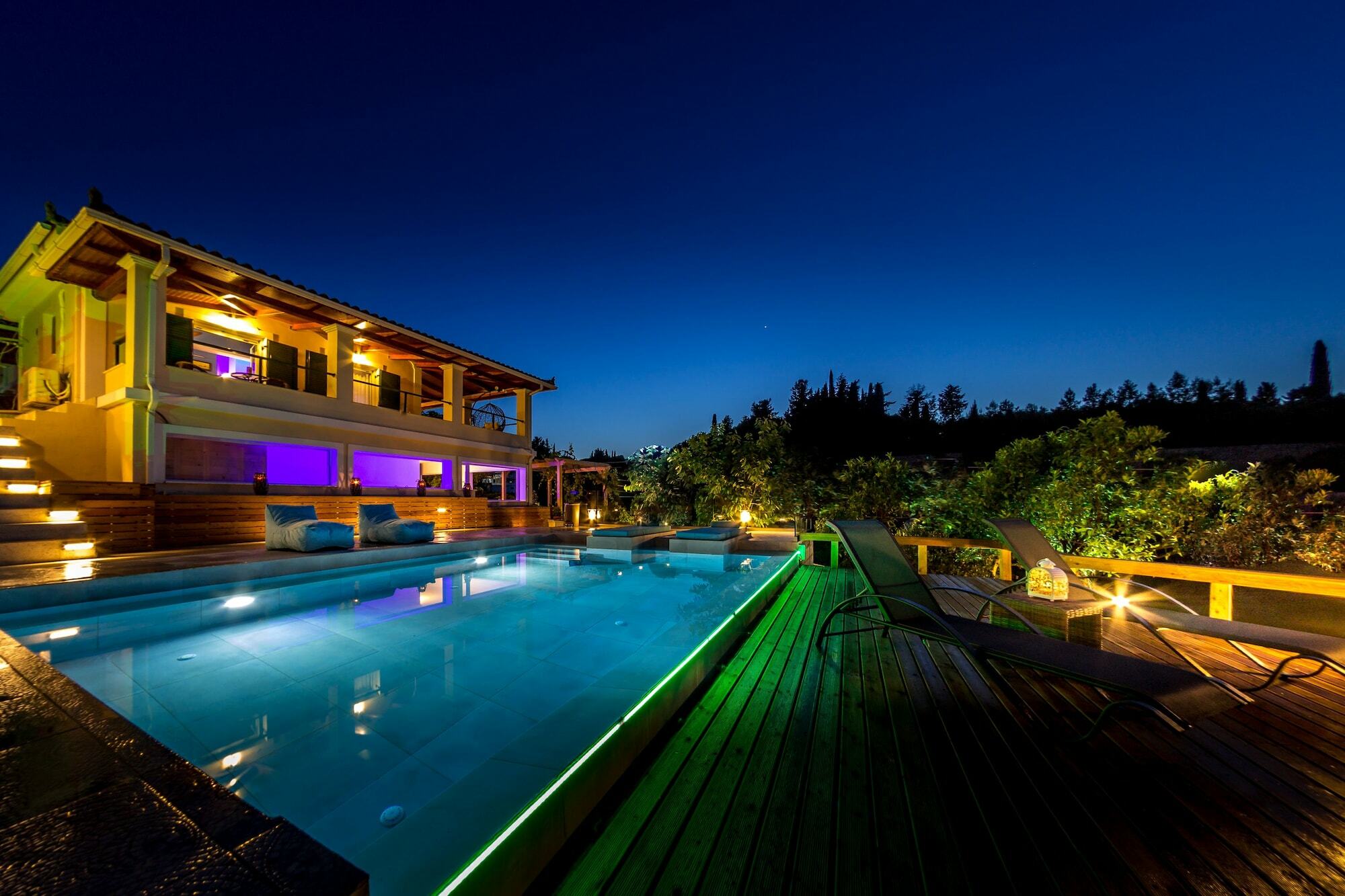 Castelletto Heated Pool Jacuzzi Villa