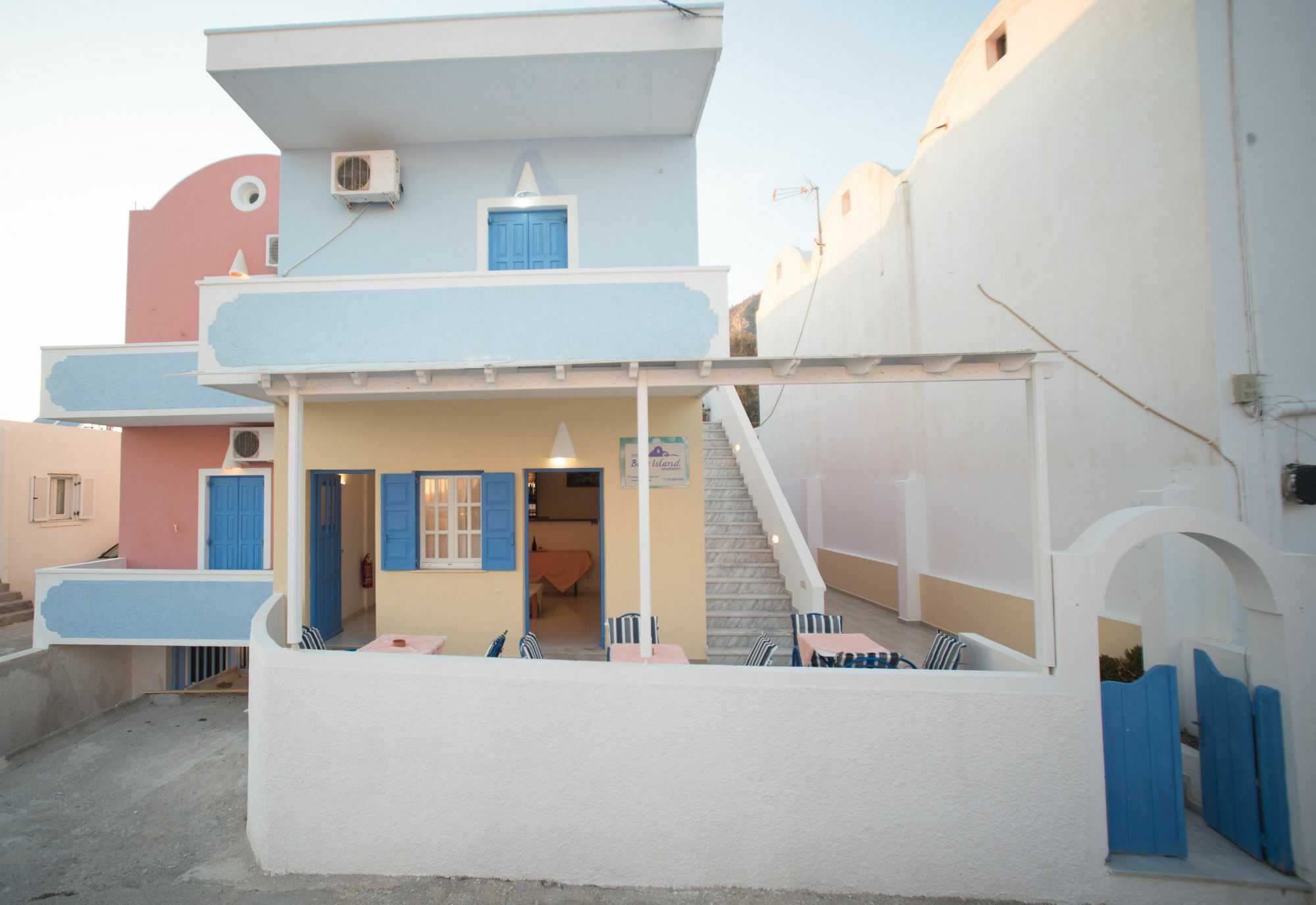 Bella Sant Aparthotel Perissa (Santorini)
