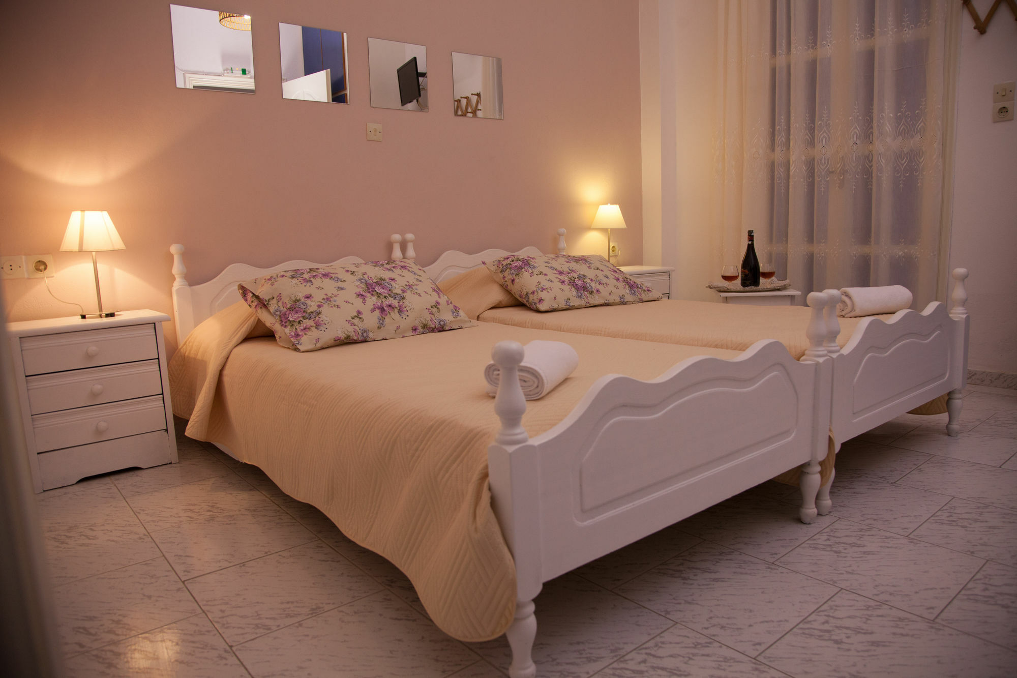 Bella Sant Aparthotel Perissa (Santorini)