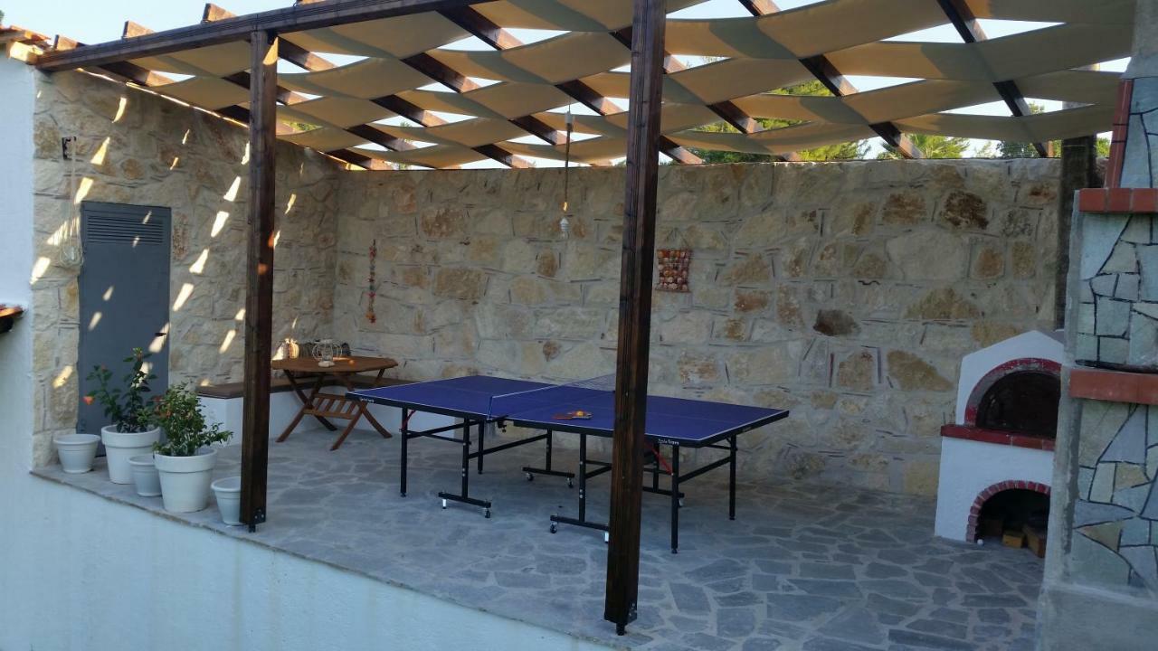 Amparoudes Apartment *
