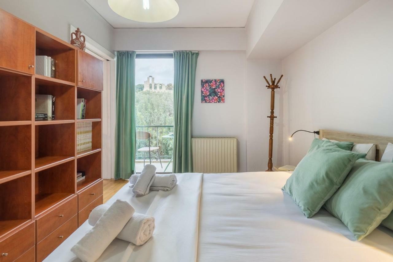 Holodek : Parthenon Apartment *