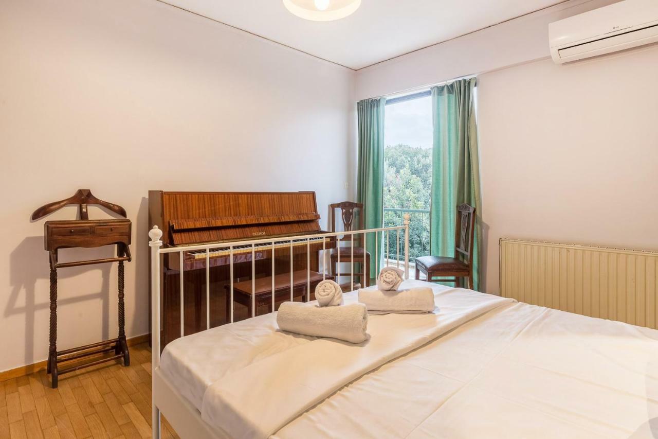 Holodek : Parthenon Apartment *