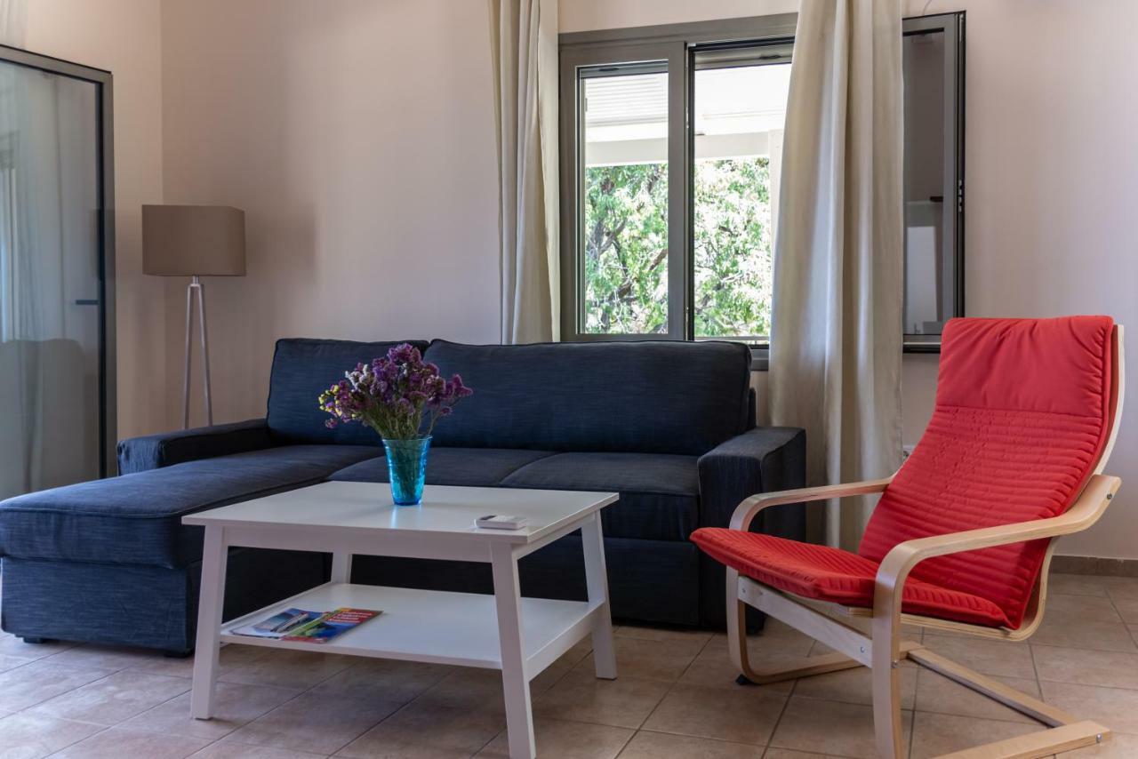 Athina Villa Angon