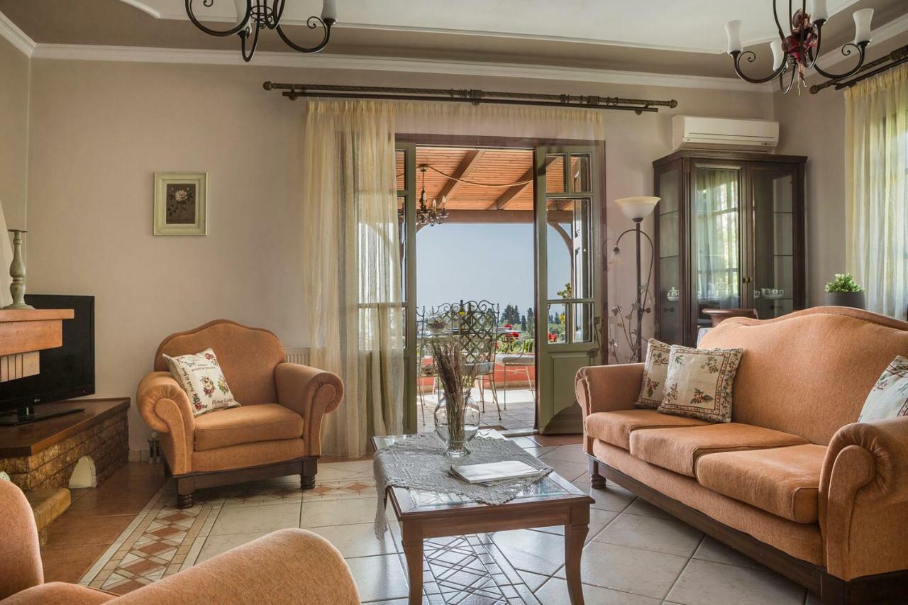 Kefalonia - Charming 3 Bedroom Gardenia Villa *