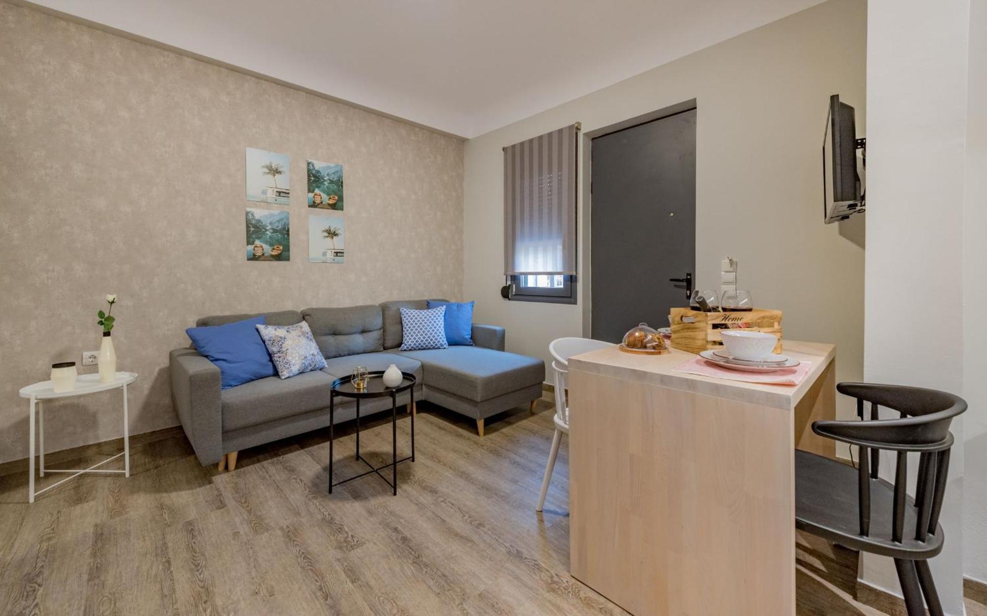 Stylish & Bright In The Centre Apartment
