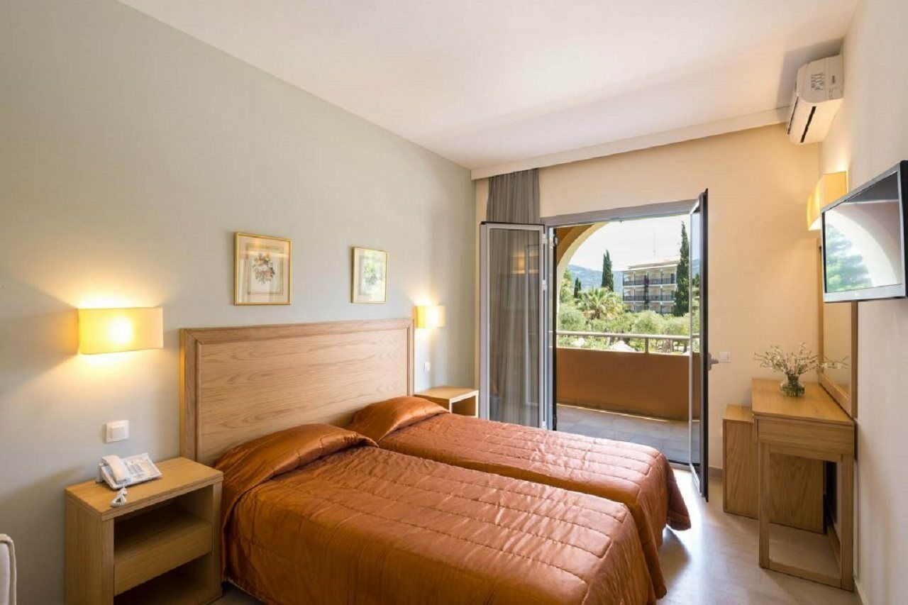 Delfinia Hotel 4*