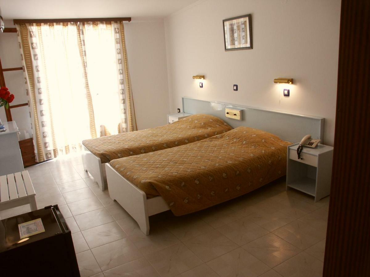 Belle Helene Agios Georgios Pagon