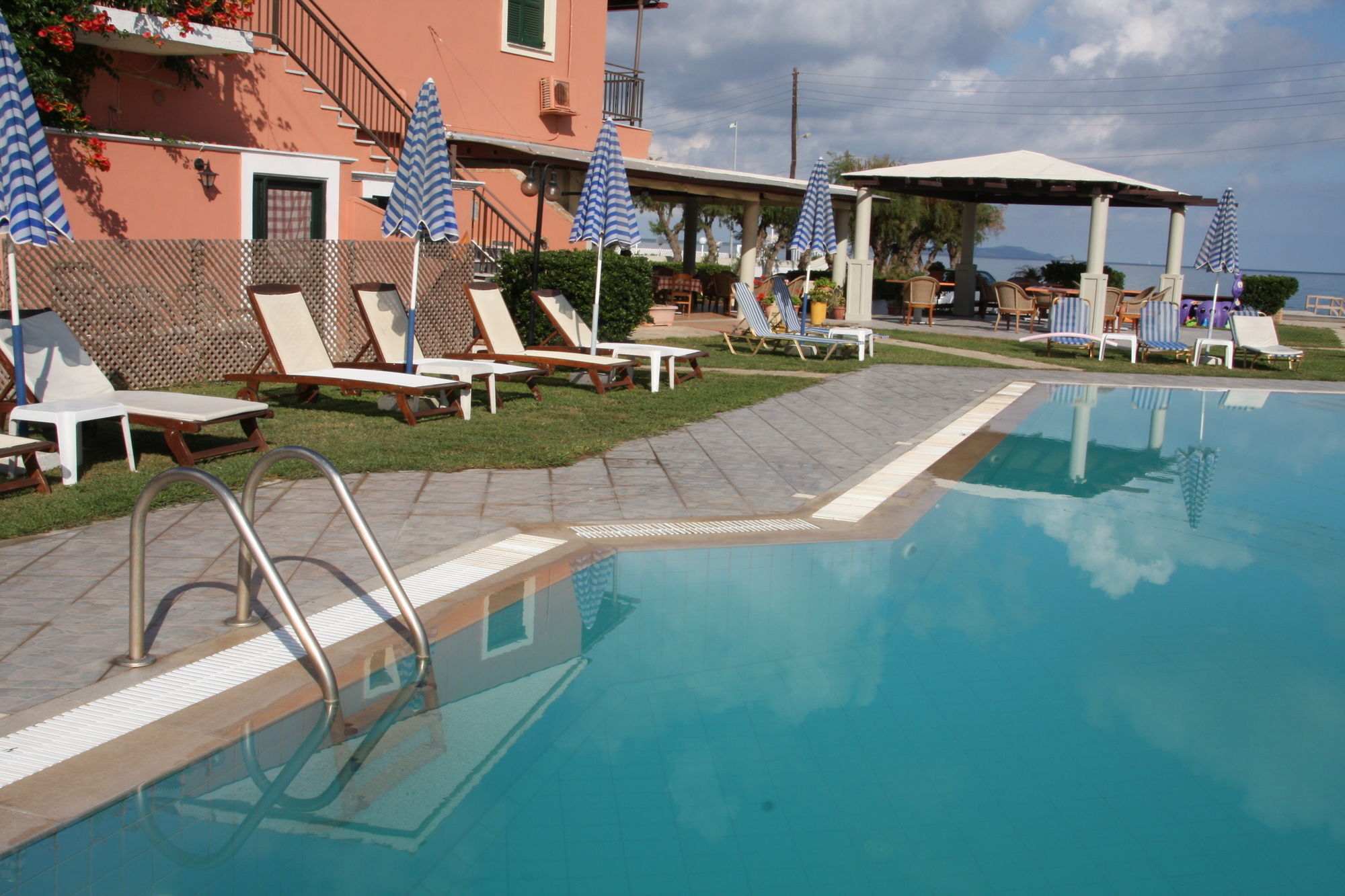 The Wave Aparthotel Sidari (Corfu)