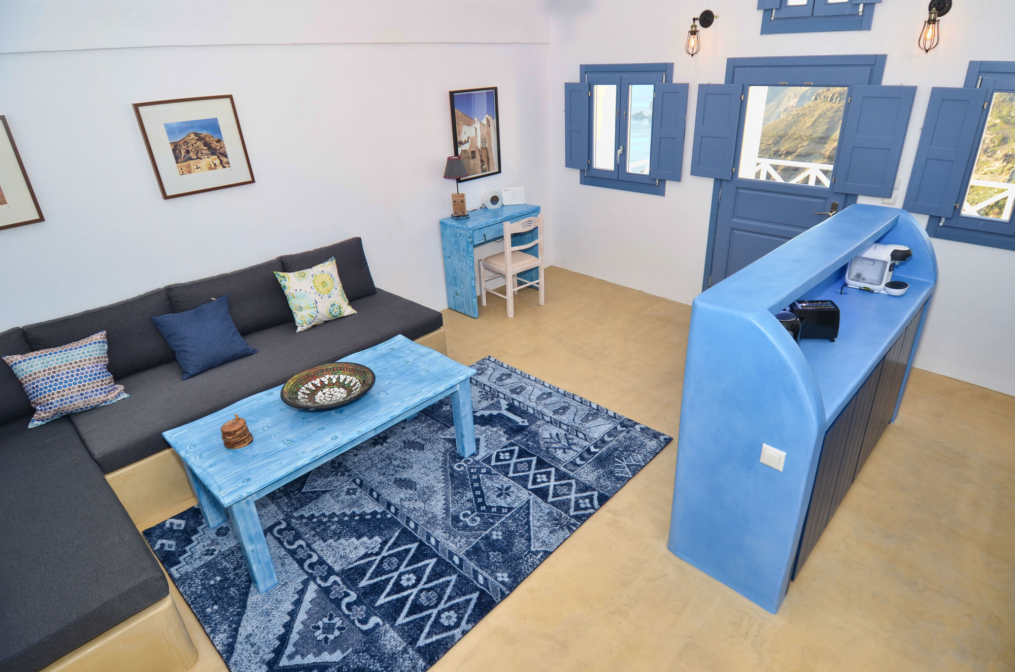 Blue House Apartment *