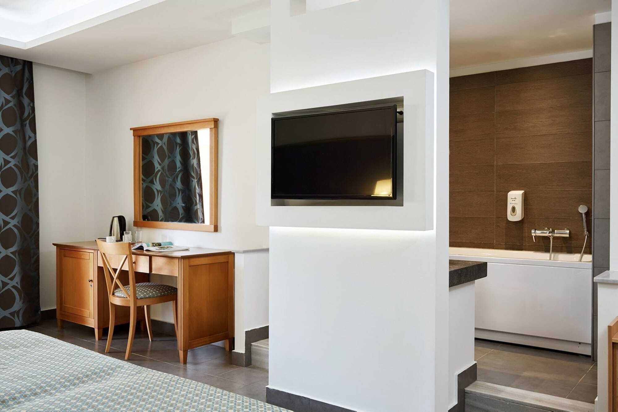 Sentido Apollo Palace Mesongi