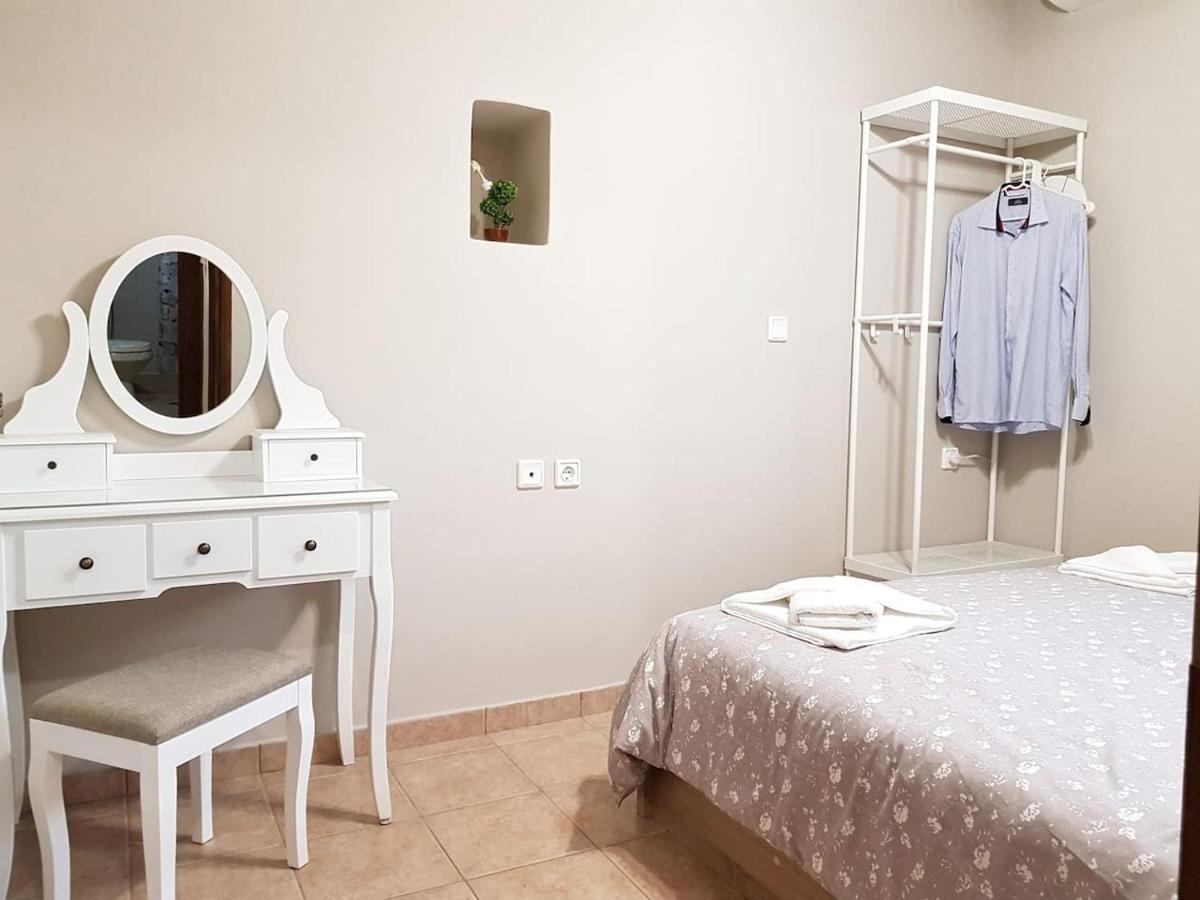 Colimbos Accommodation, 2 Min From The Sfinarion