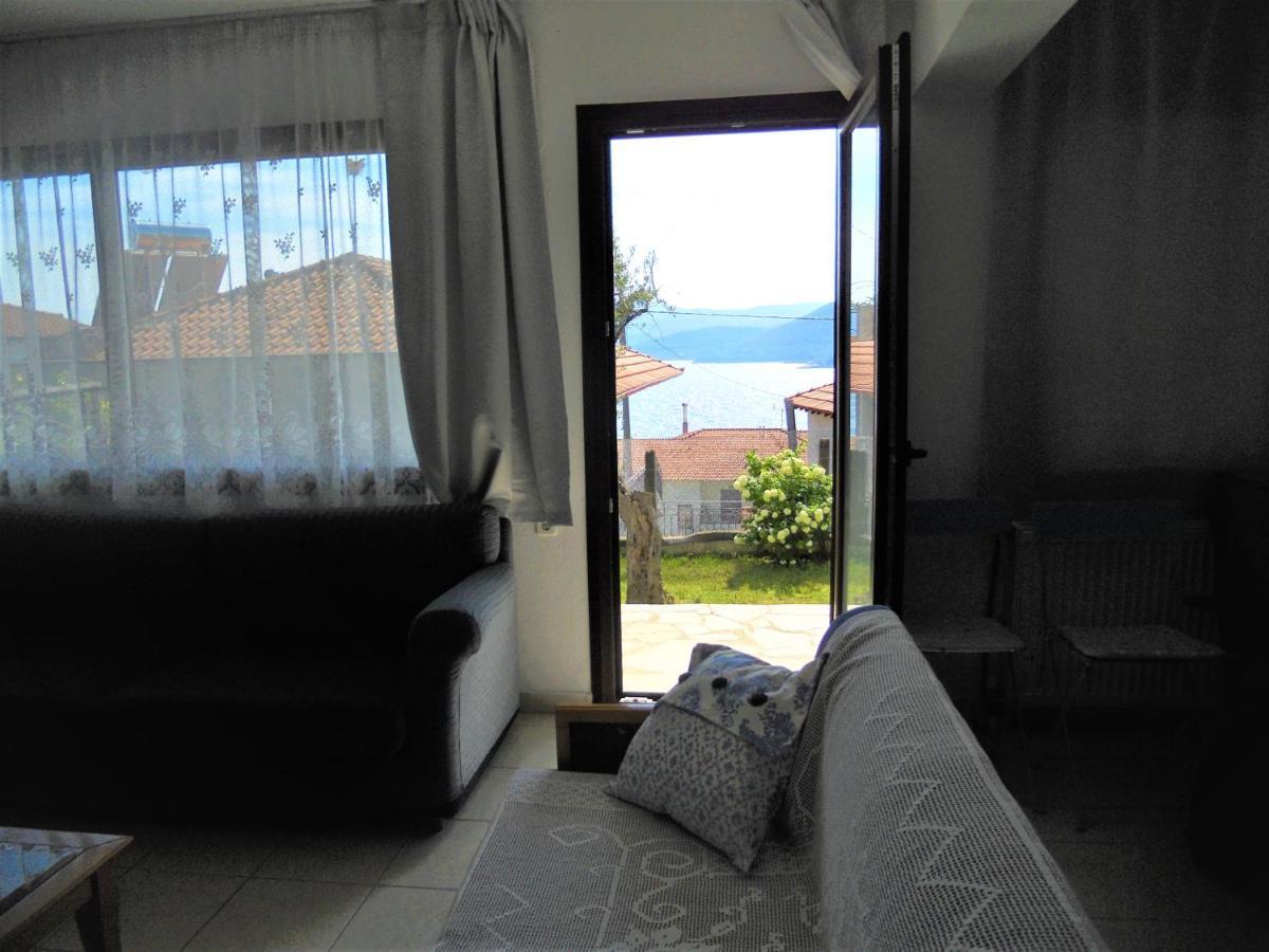 Holiday home Dora's House Comfortable With A Yard And View