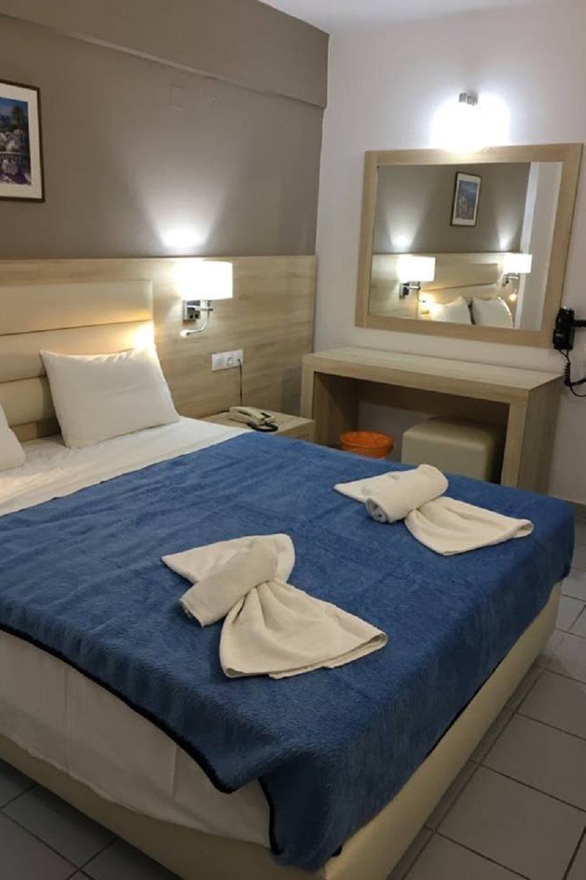 Acropolis Aparthotel 3*