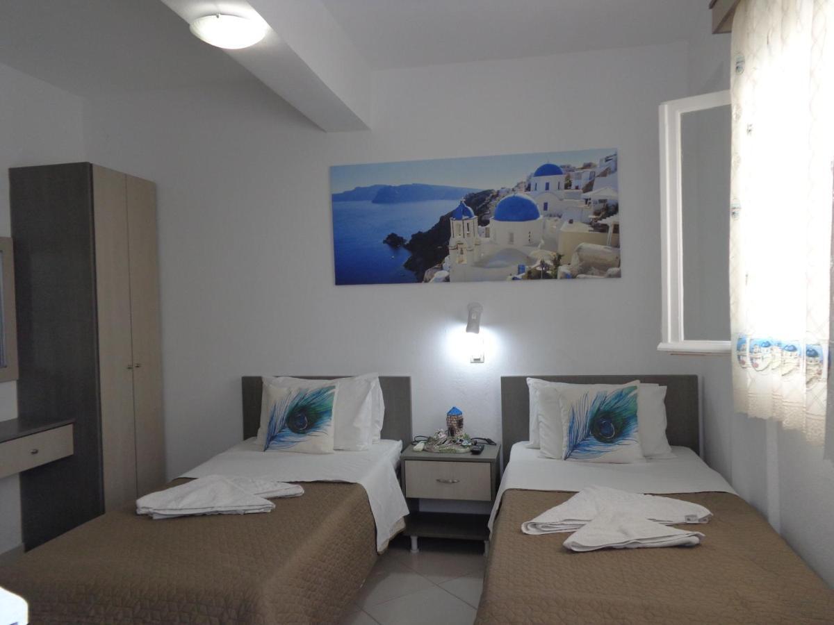 Honeymoon Aparthotel Perivolos (Santorini)