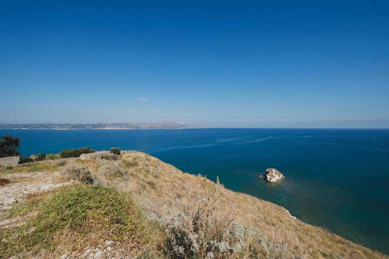 Karavos View - An Artists' Hideaway Paradise *