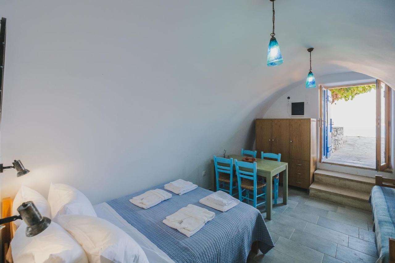 Karavos View - An Artists' Hideaway Paradise Holiday home