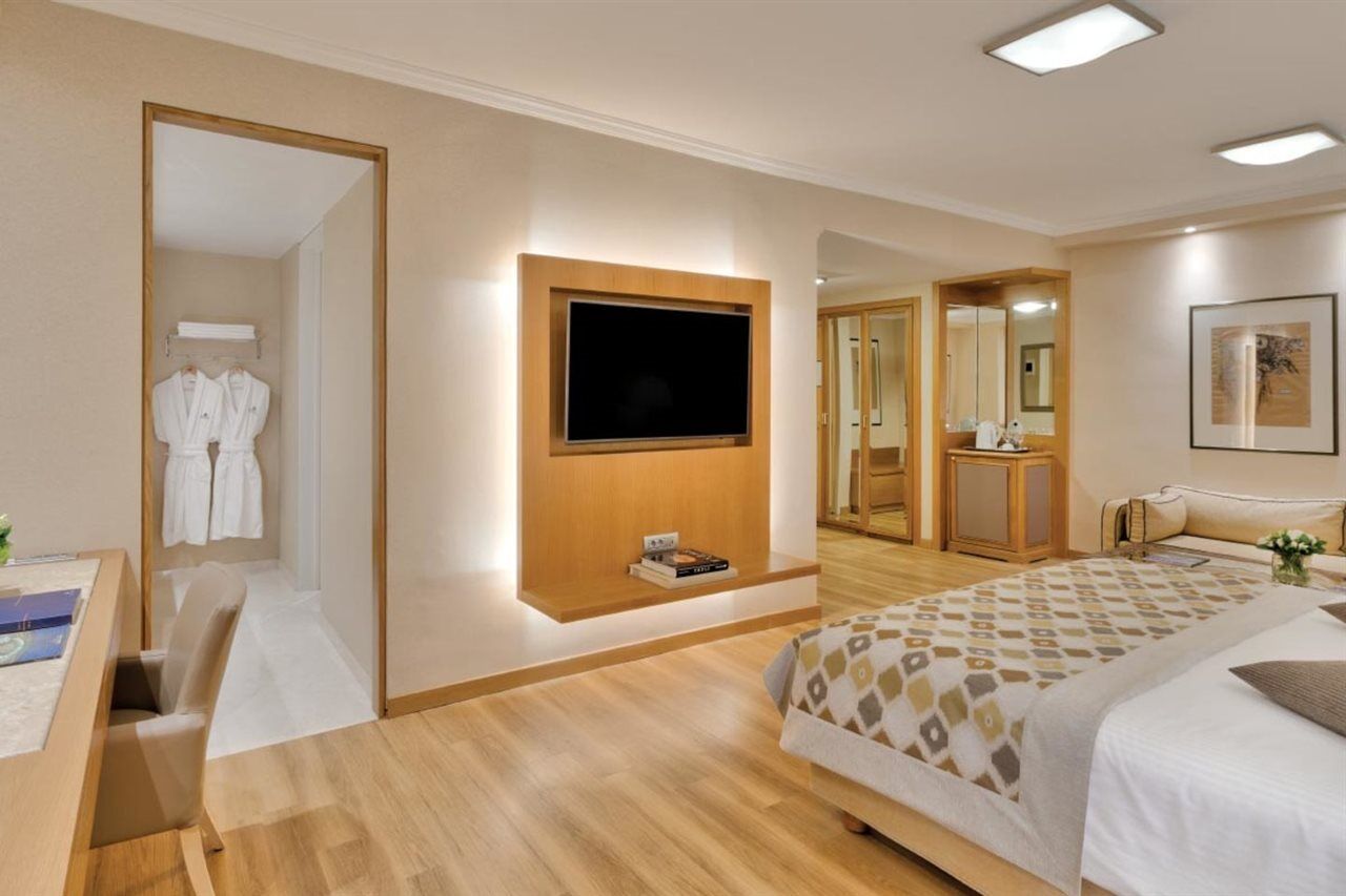 Divani Caravel Hotel