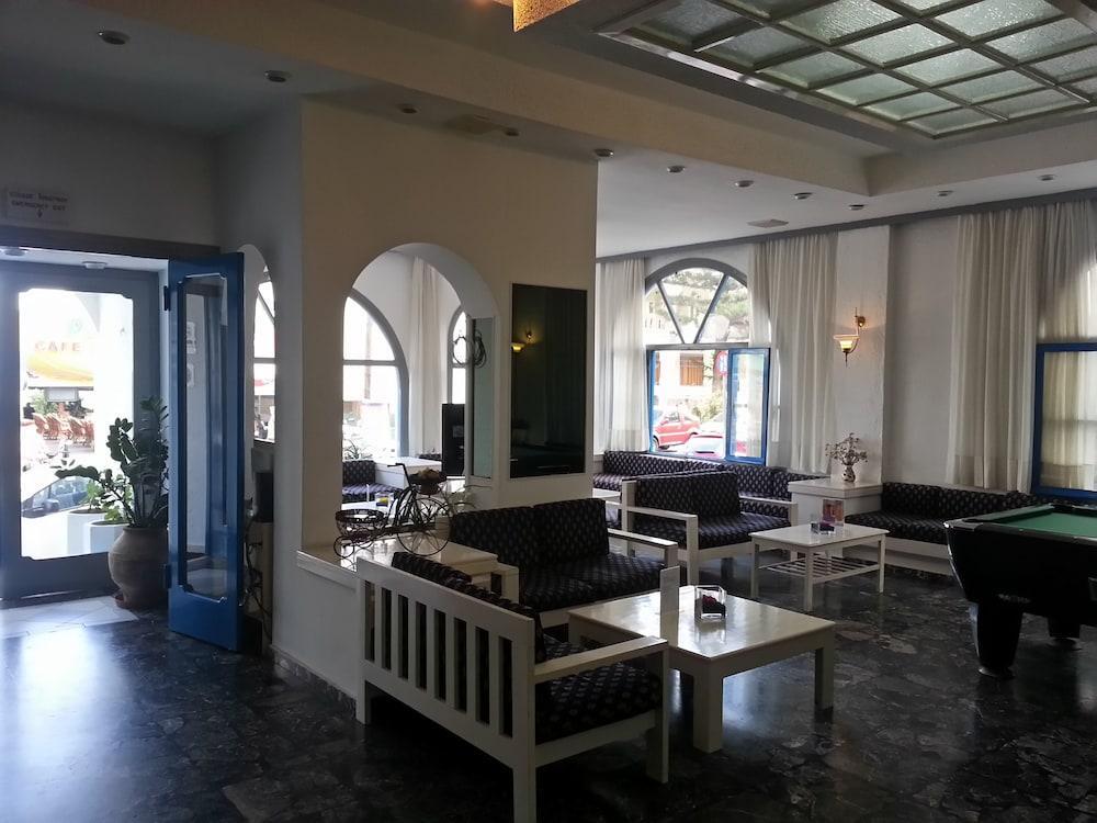 Iro Hotel 2*