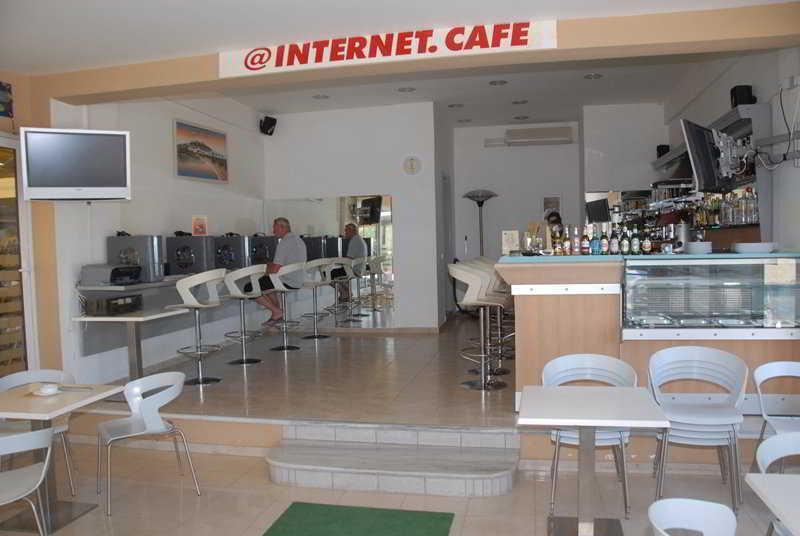 Anixis & Aparthotel 3*