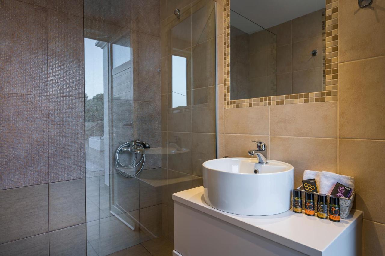 Georgia Heated Pool & Jet-tub Villa Kolymbari