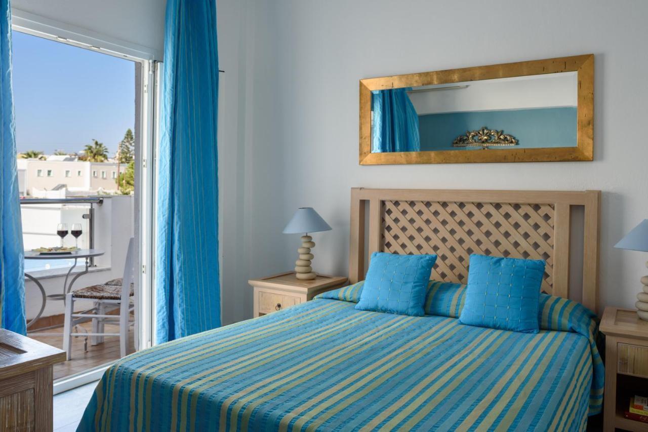 Alesahne Kamari (Santorini)