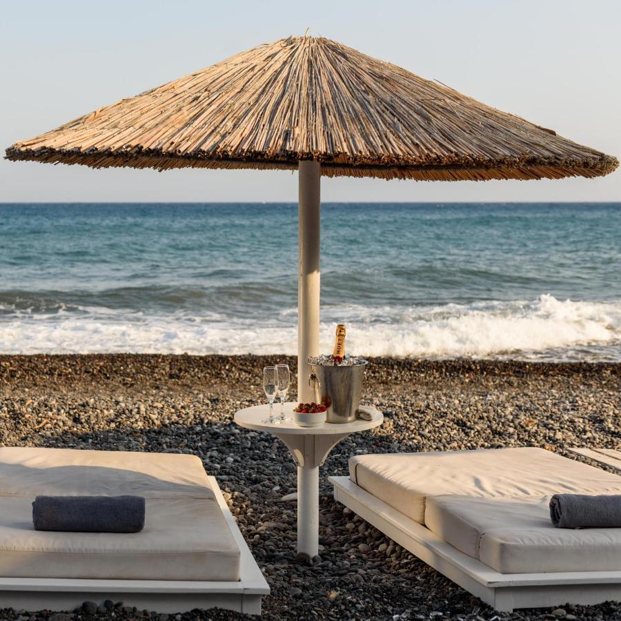 Alesahne Kamari (Santorini)