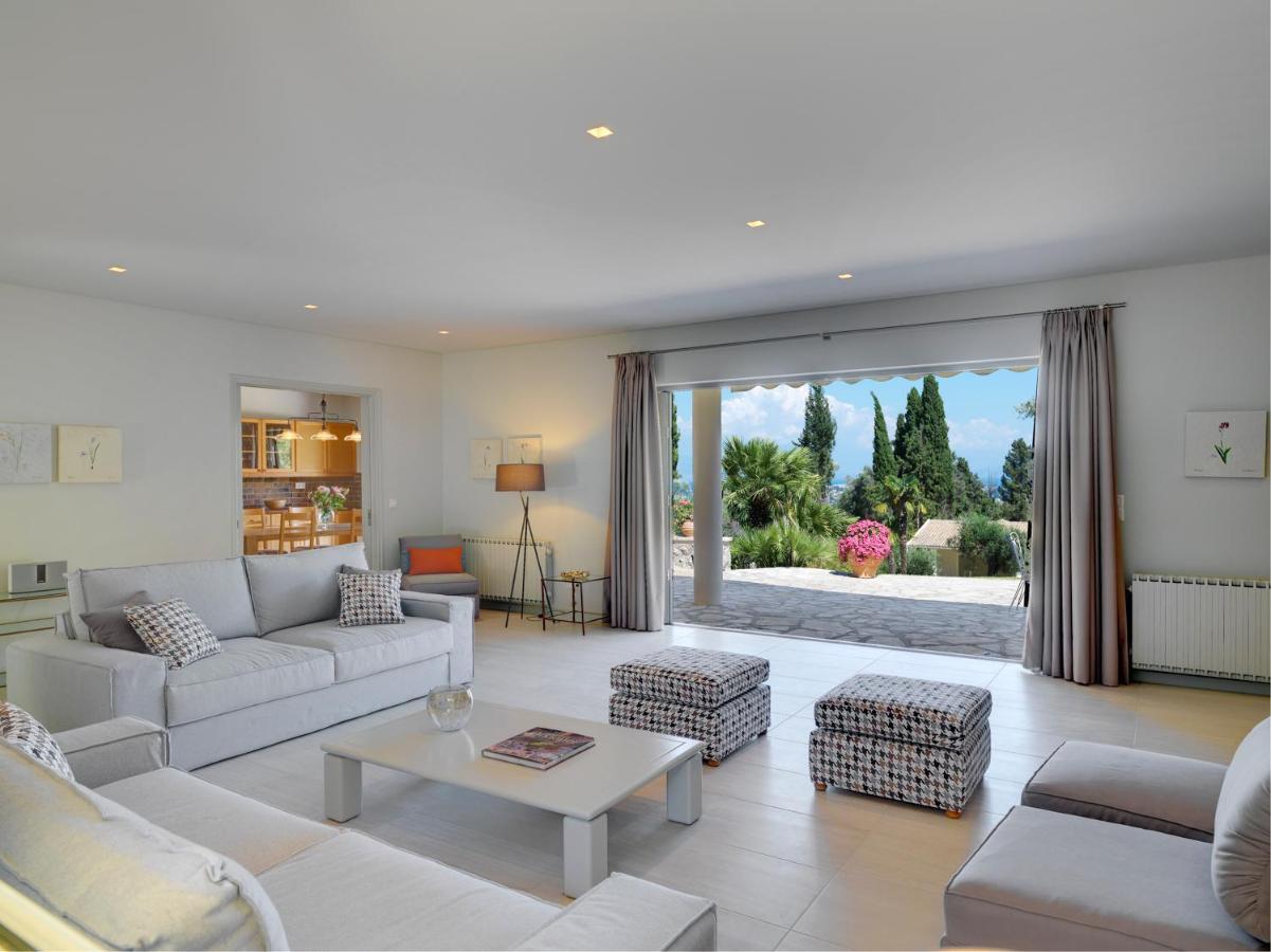 Candela Villa Evropouloi