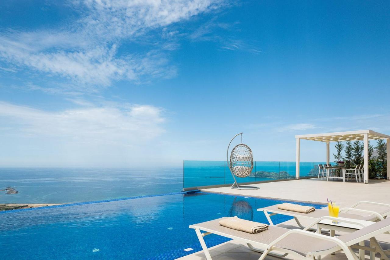Blue Horizon Luxury Villa